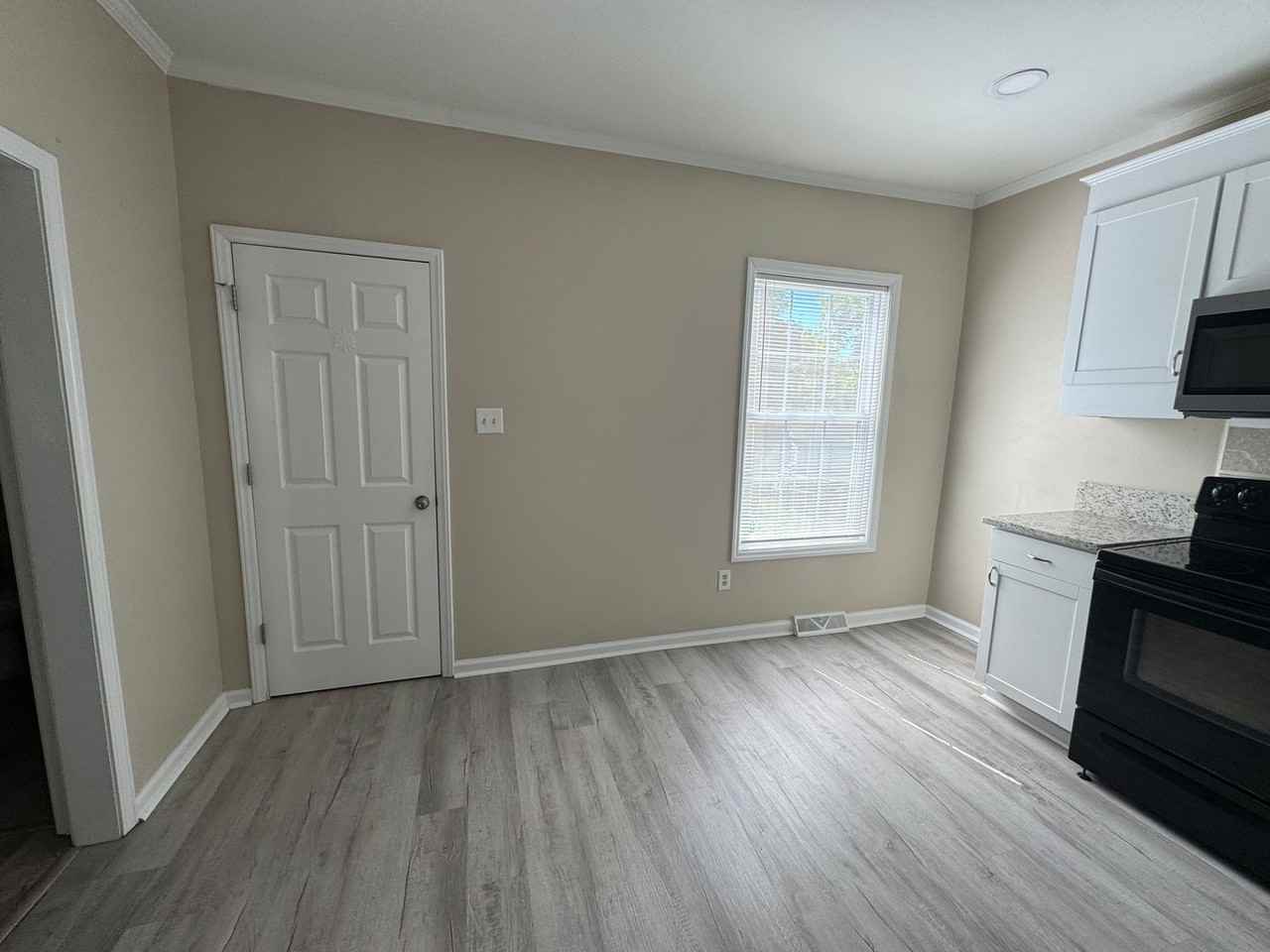 107 S Inman Ave - Photo 5 of 13