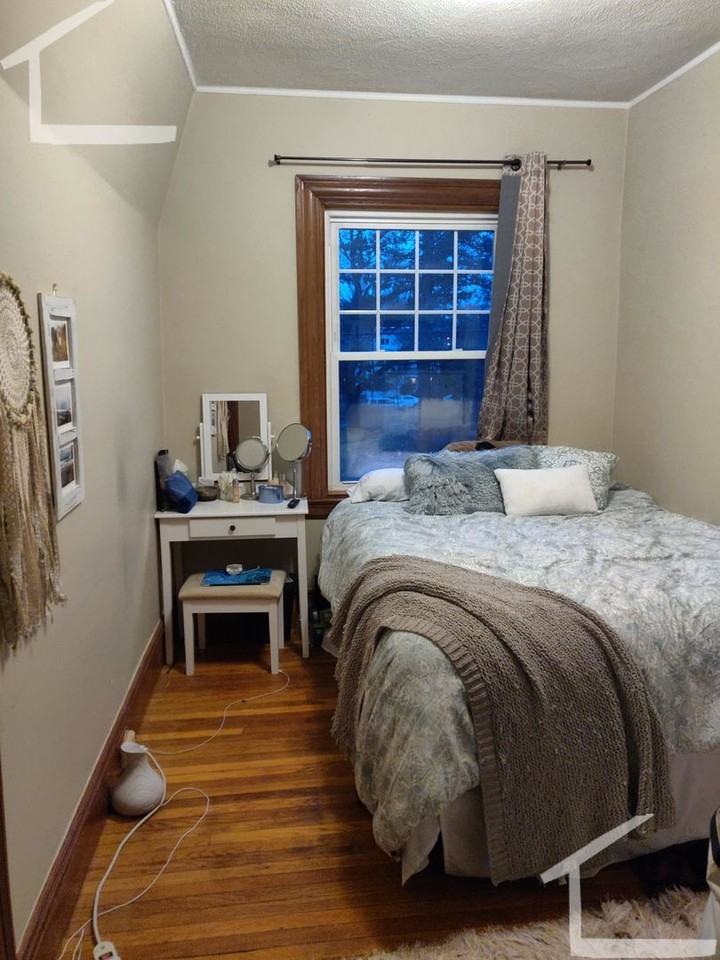 583 Watertown St - Photo 6 of 13
