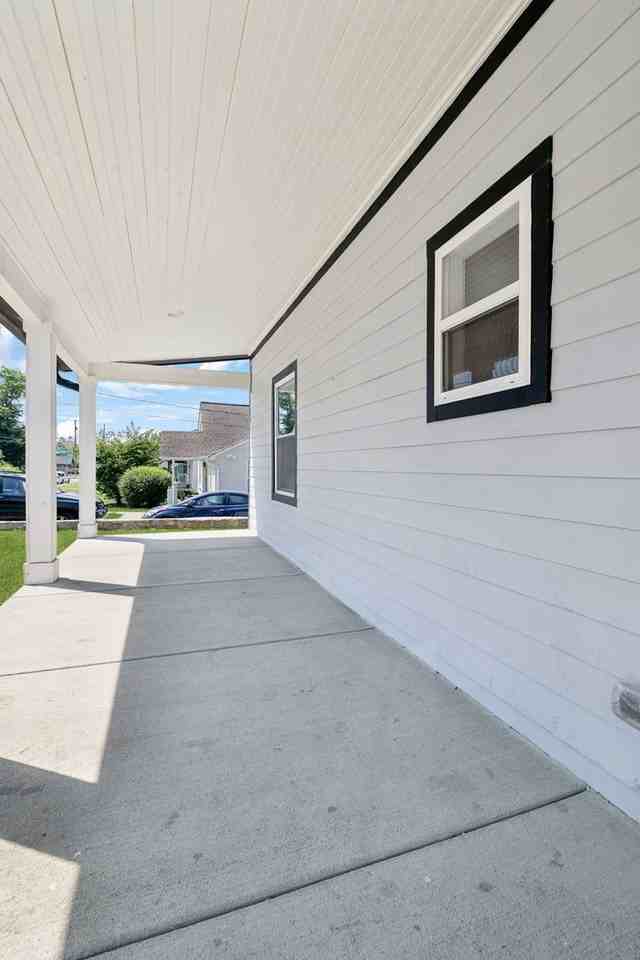 1613 23rd Ave N - Photo 6 of 50