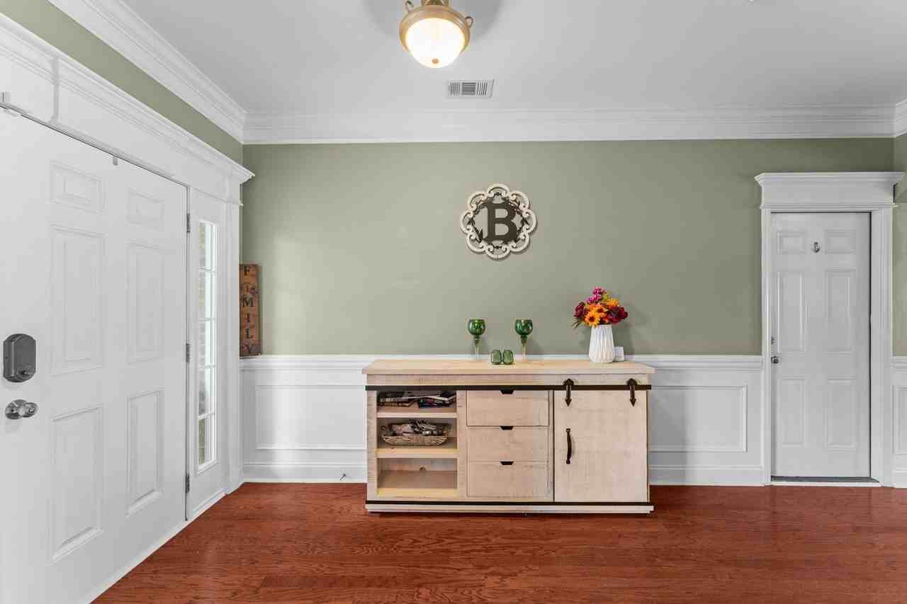 108 Saratoga Dr - Photo 2 of 31