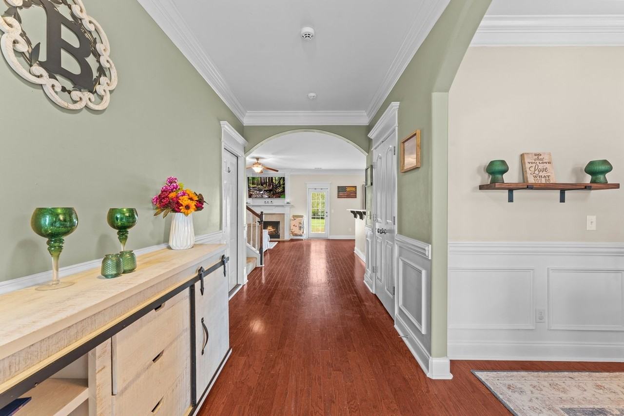 108 Saratoga Dr - Photo 3 of 31