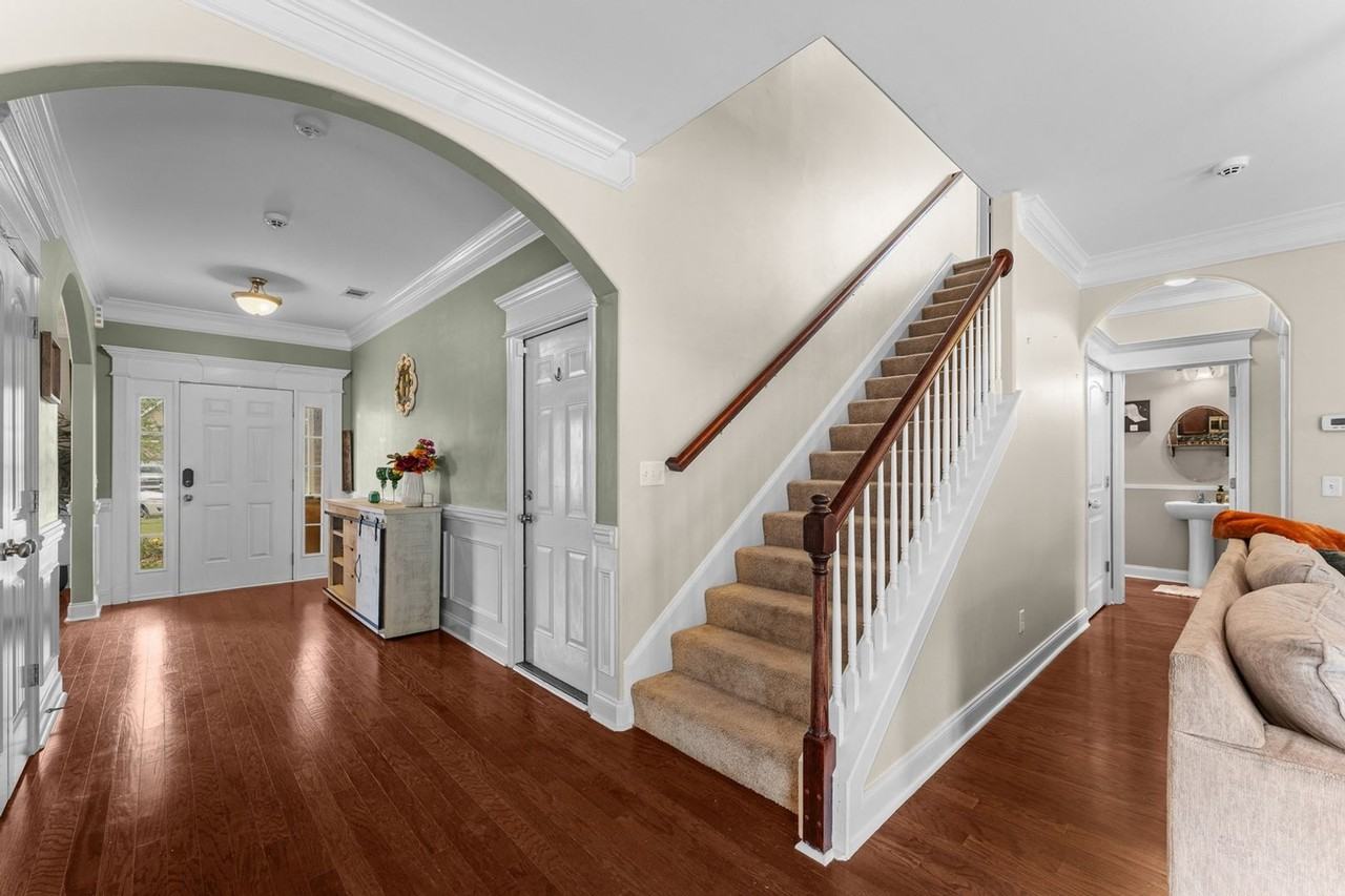 108 Saratoga Dr - Photo 6 of 31