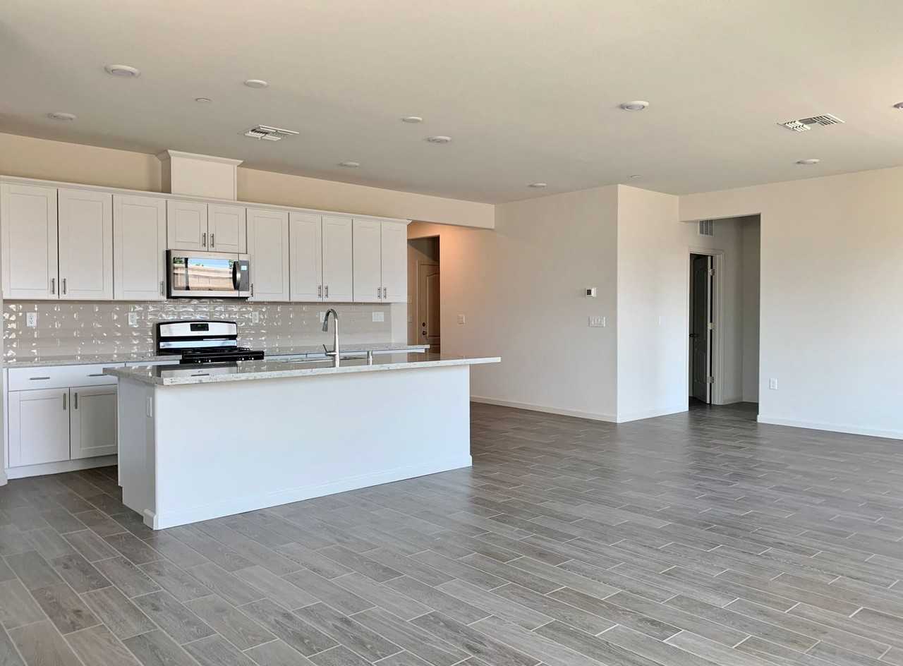 2070 Wildflower Dr - Photo 3 of 22
