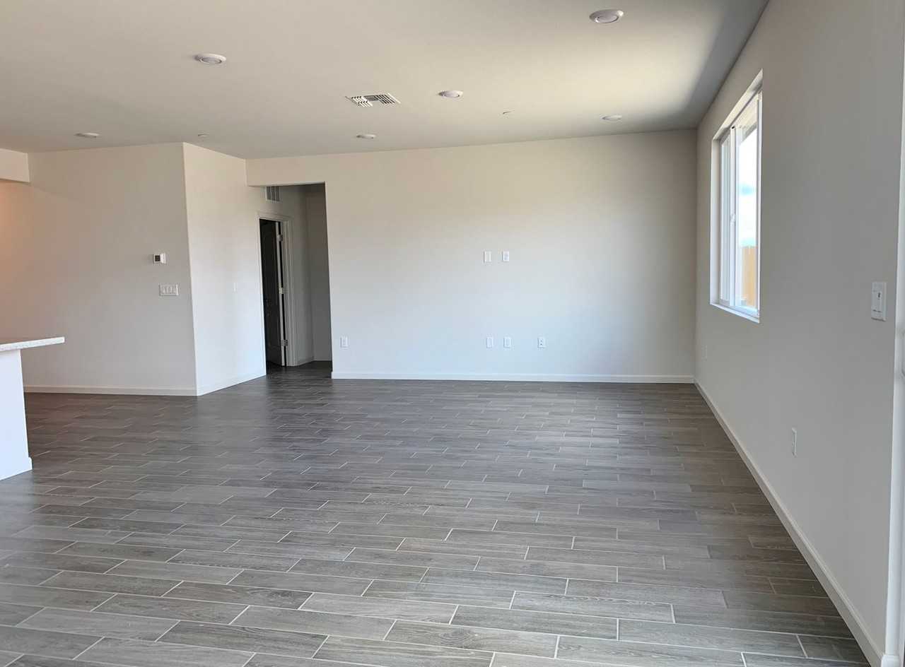 2070 Wildflower Dr - Photo 4 of 22