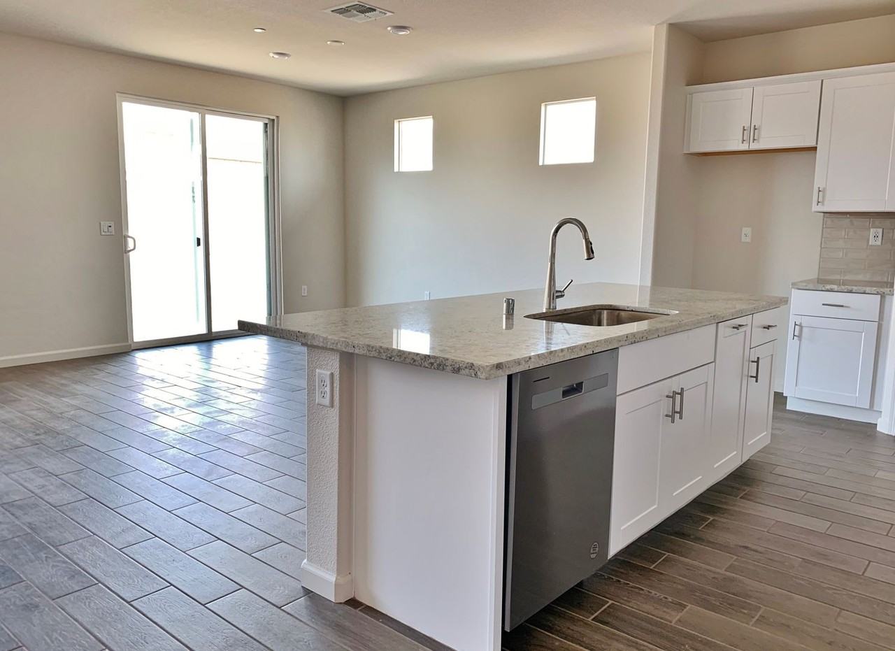 2070 Wildflower Dr - Photo 5 of 22