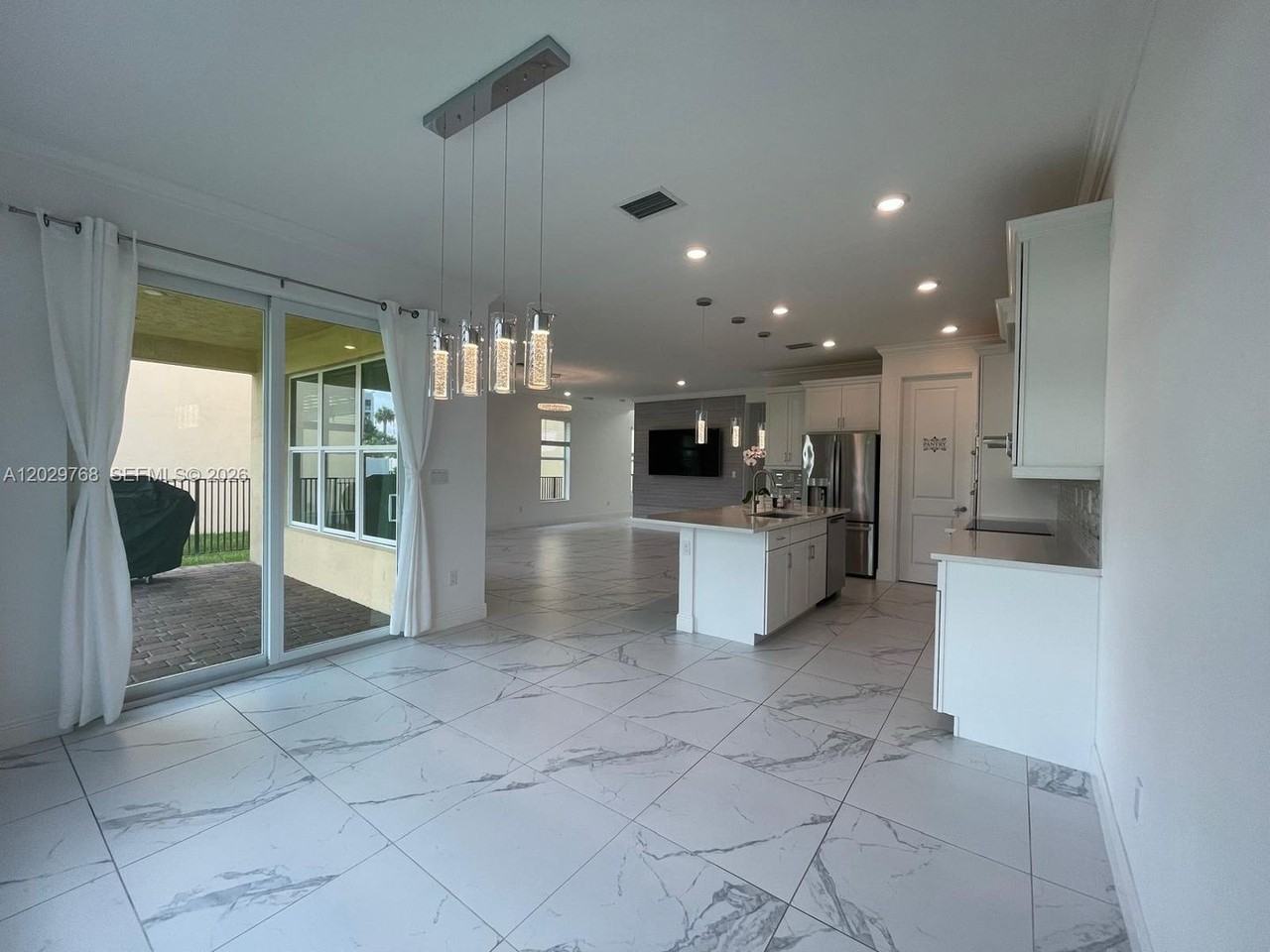 3990 Pelicano Way - Photo 4 of 23