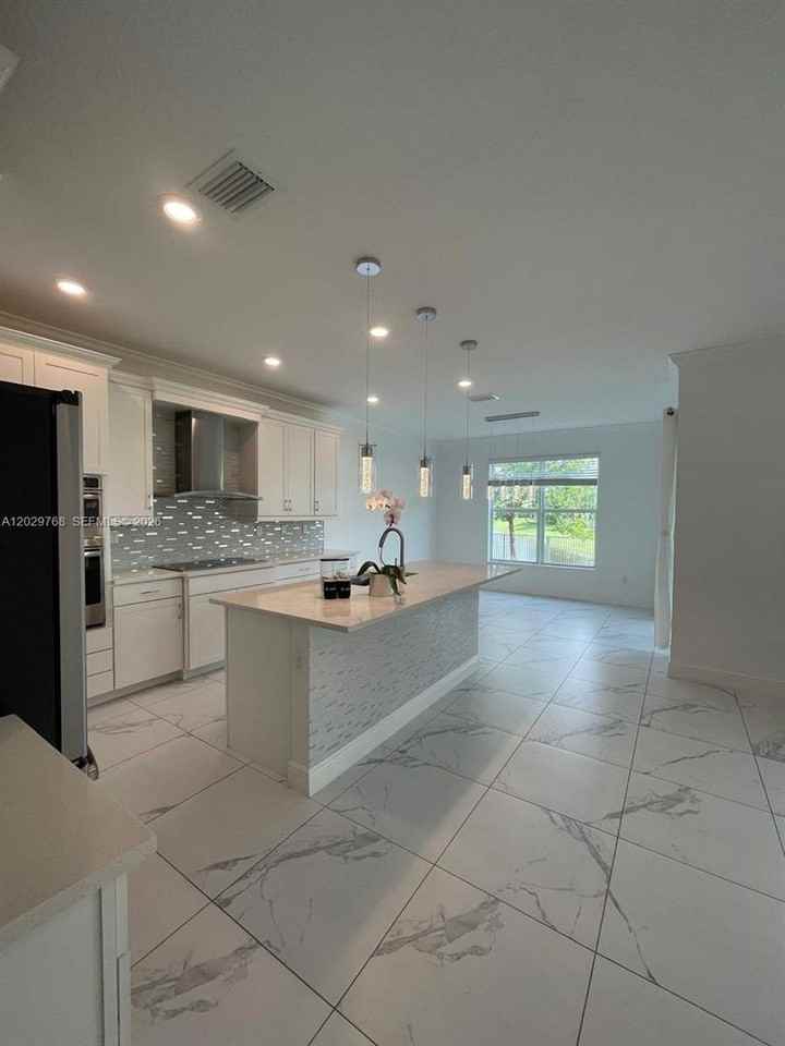3990 Pelicano Way - Photo 5 of 23