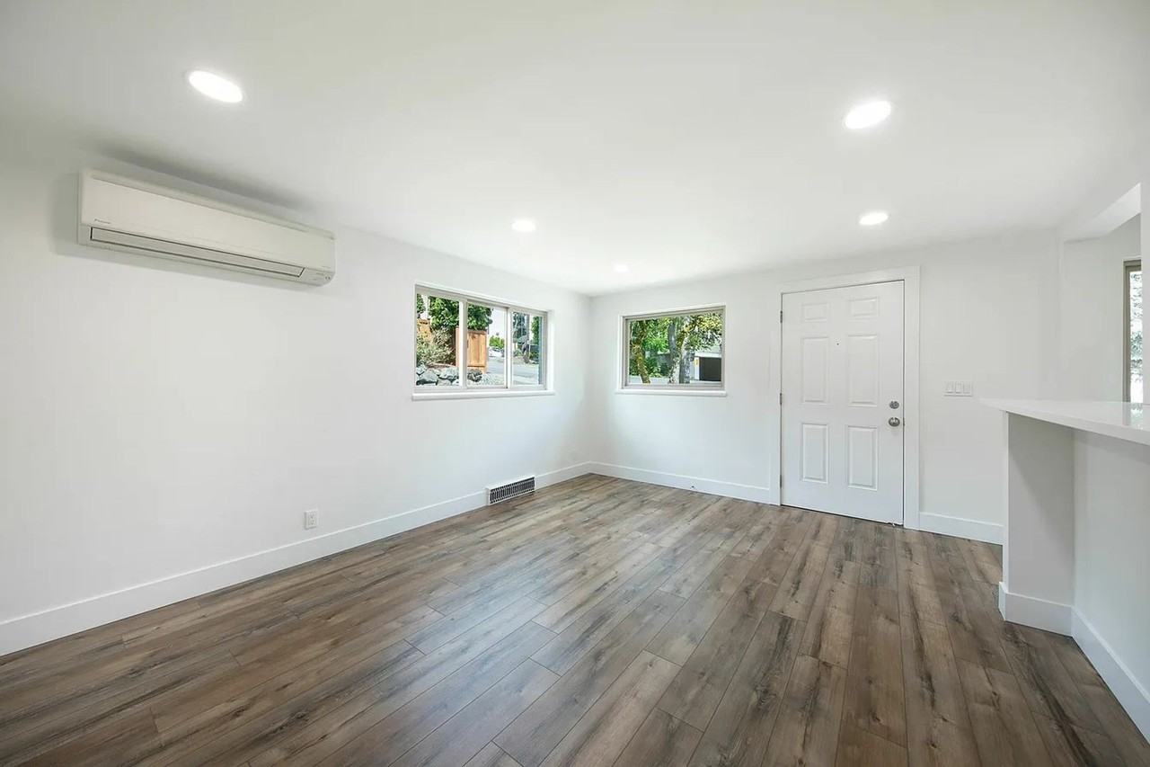 2527 Ne 110th St #A - Photo 2 of 25