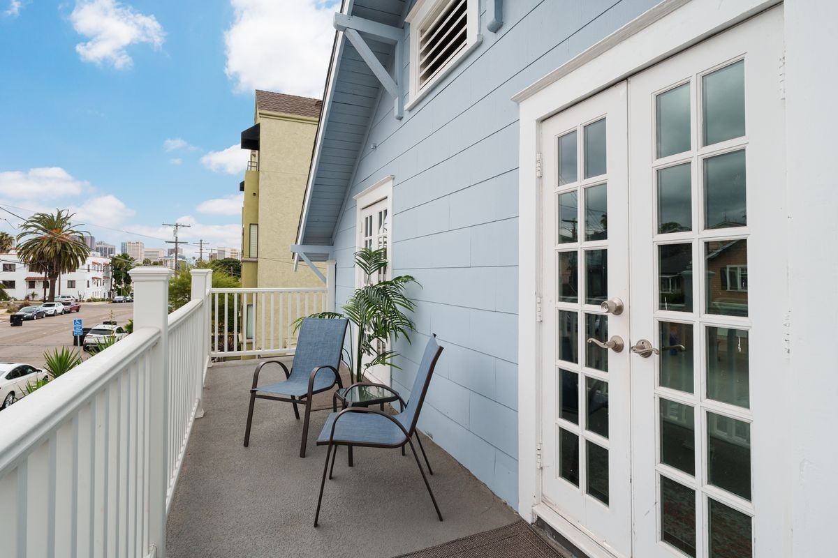 2454 Union St - Photo 6 of 12