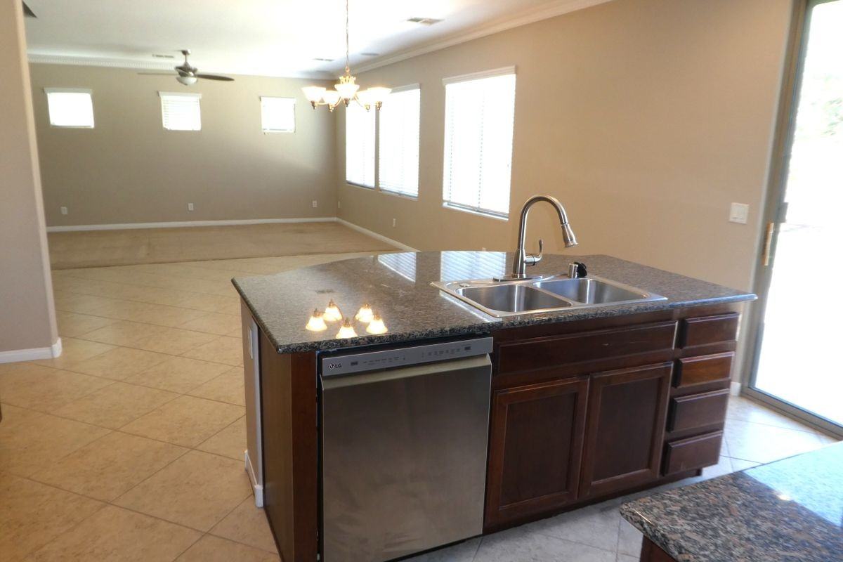 4054 Lower Saxon Ave - Photo 3 of 7