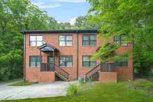 featured image of 545 Elmwood Rd Nw
