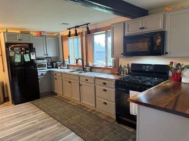426 Landgrove Rd - Photo 2 of 18