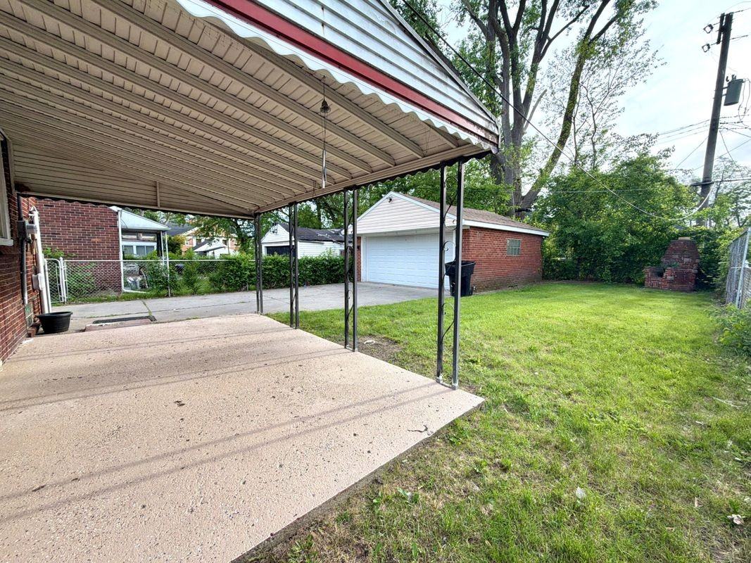 18235 Tracey St - Photo 7 of 50