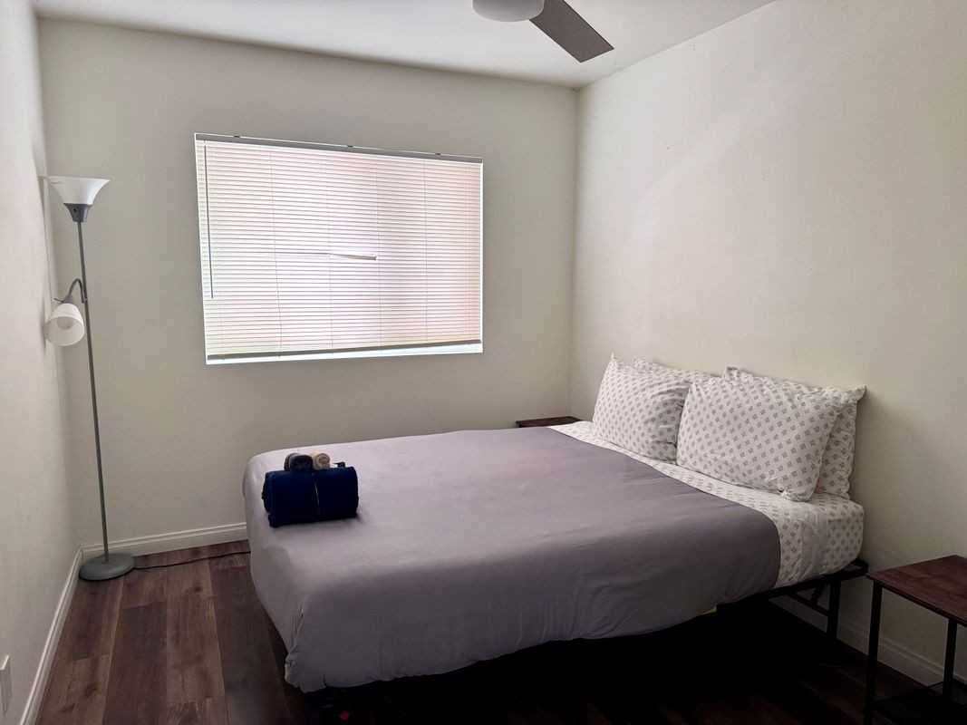 4419 W Rosecrans Ave - Photo 3 of 6