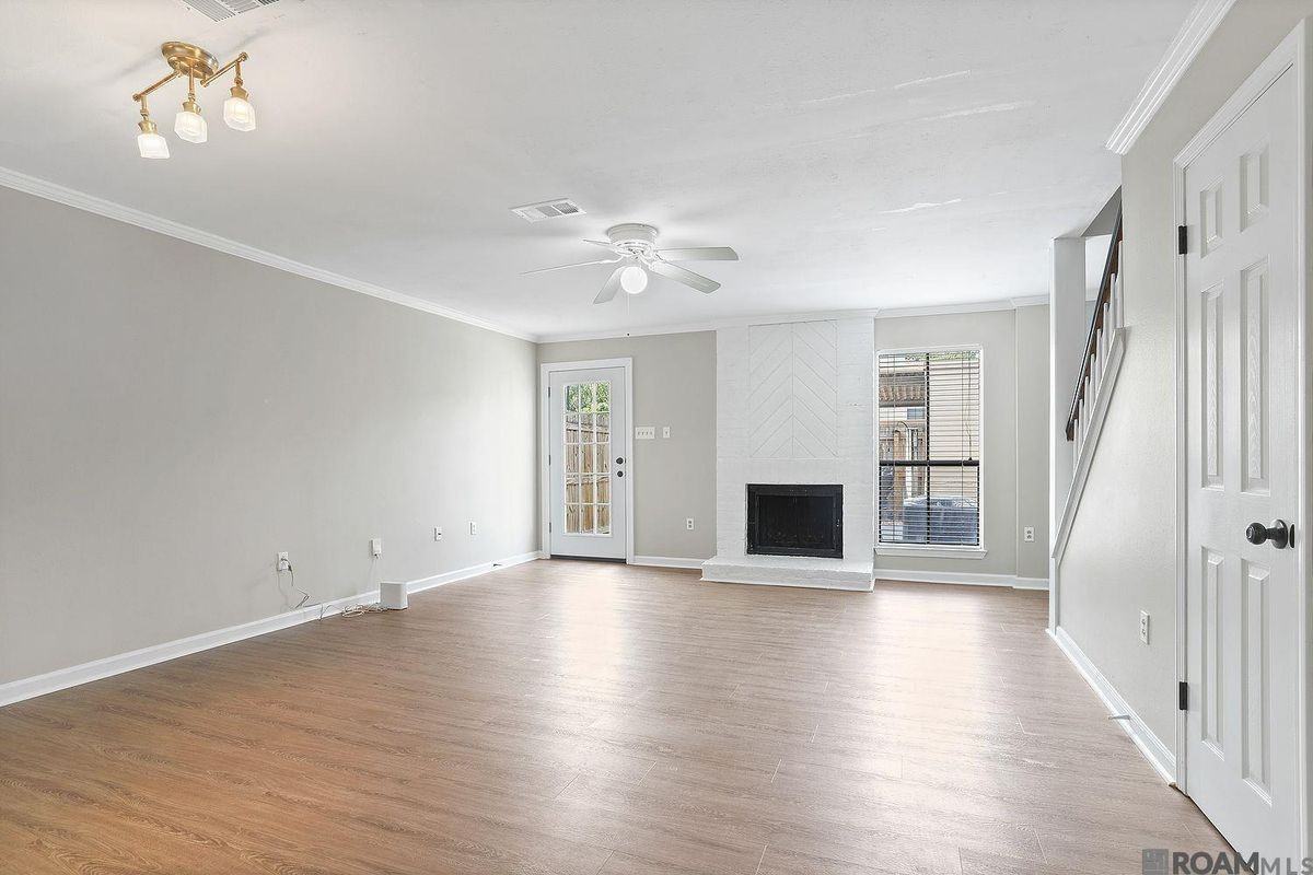 9849 Siegen Ln - Photo 3 of 11