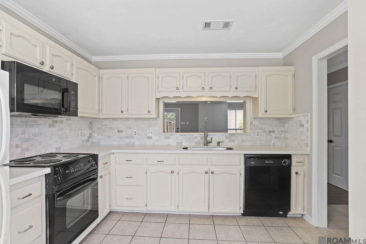 9849 Siegen Ln - Photo 4 of 11