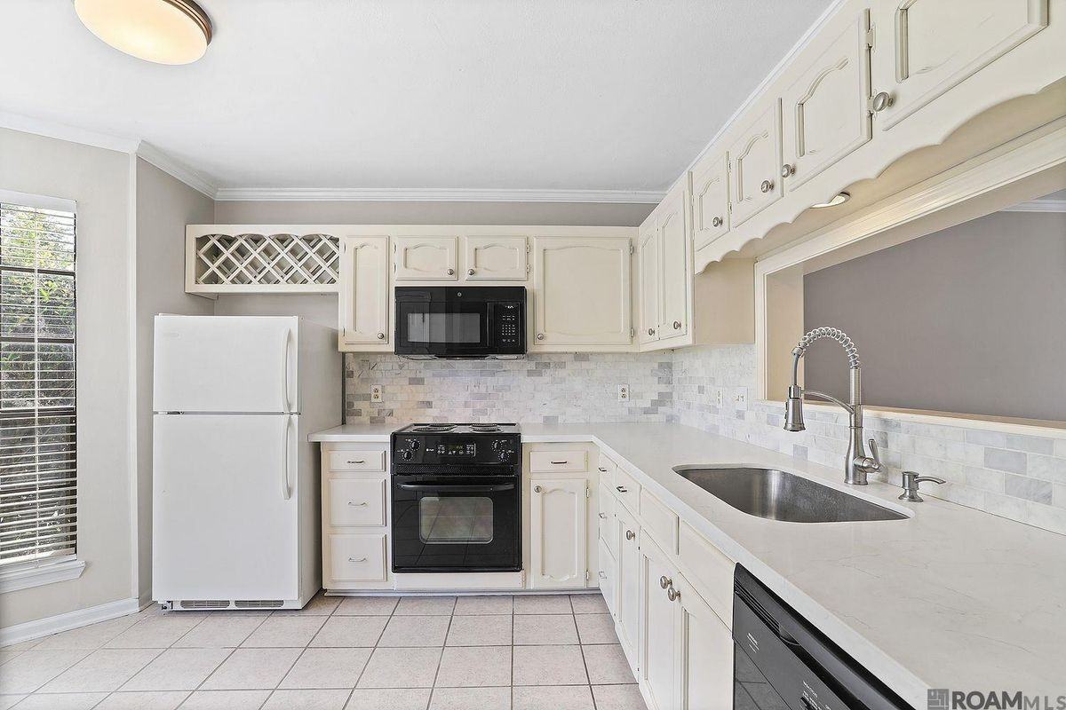 9849 Siegen Ln - Photo 6 of 11