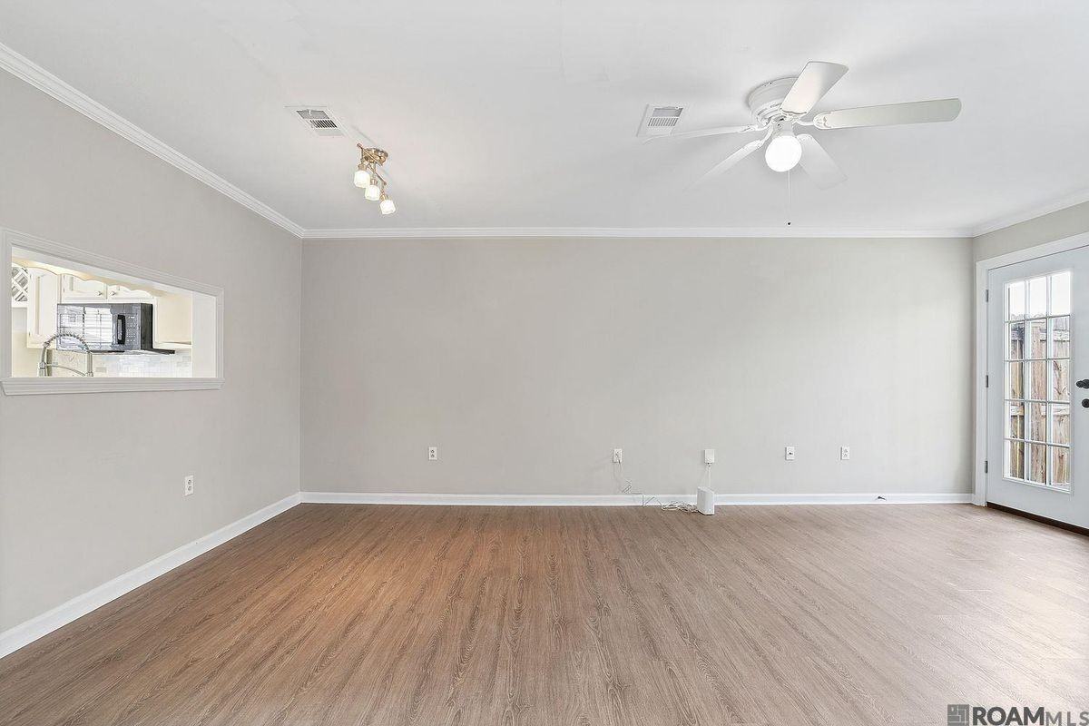 9849 Siegen Ln - Photo 7 of 11
