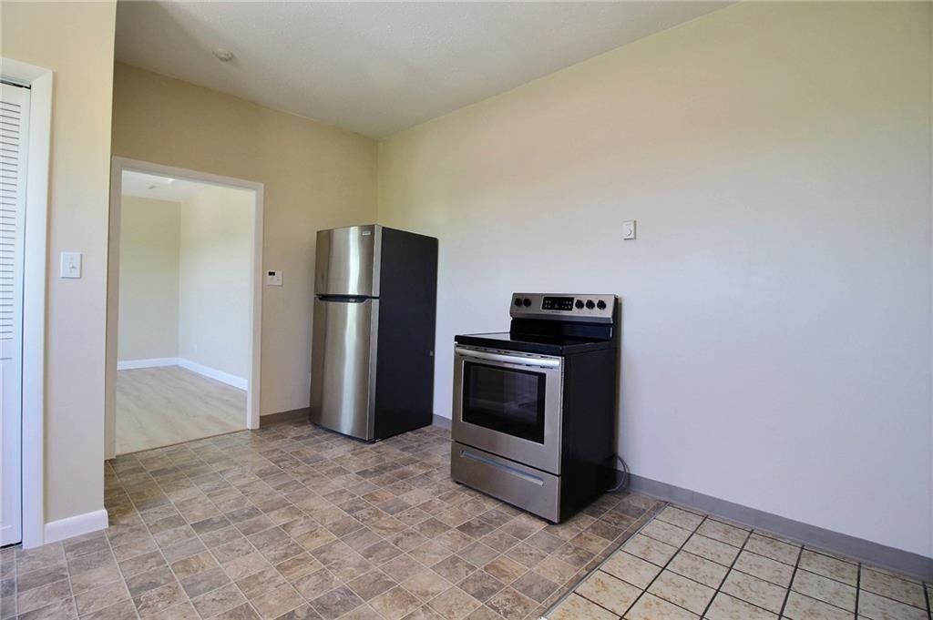 33 Railroad Ave - Photo 5 of 11