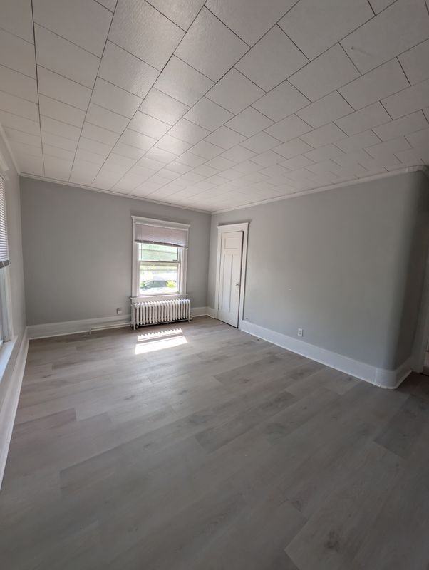 1097 Dewey Ave - Photo 5 of 8