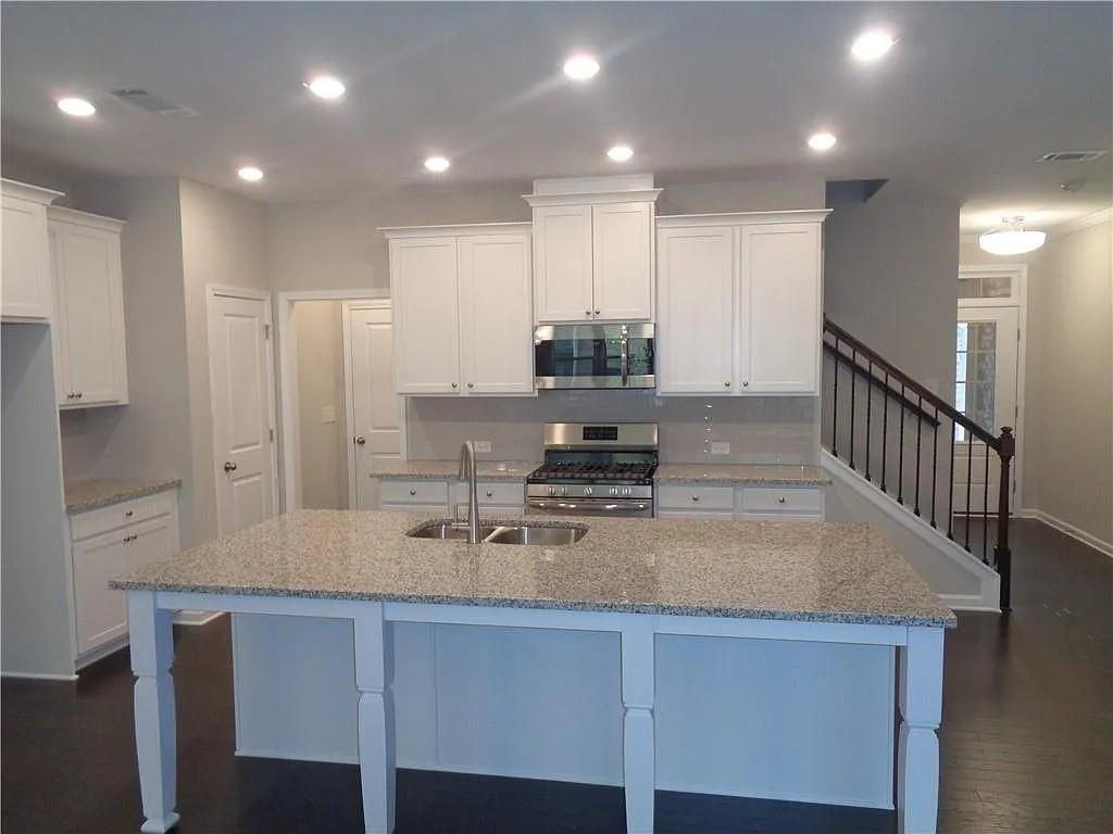 669 Lansing Grove Way - Photo 4 of 32