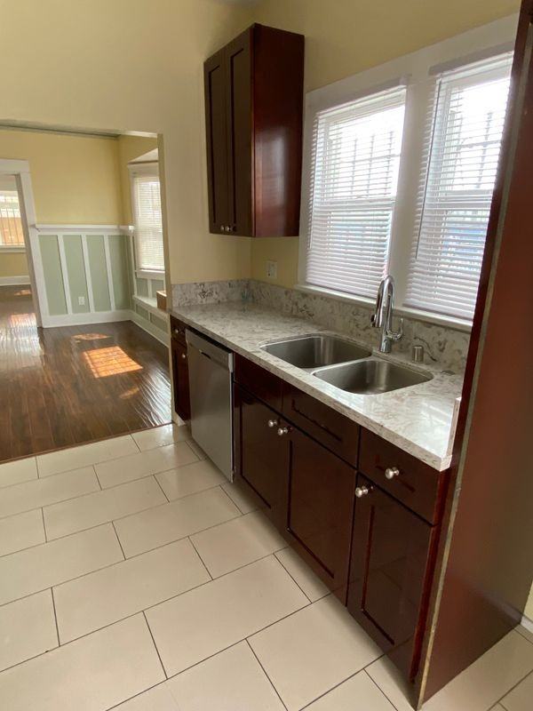 1331 Atlantic Ave - Photo 5 of 33