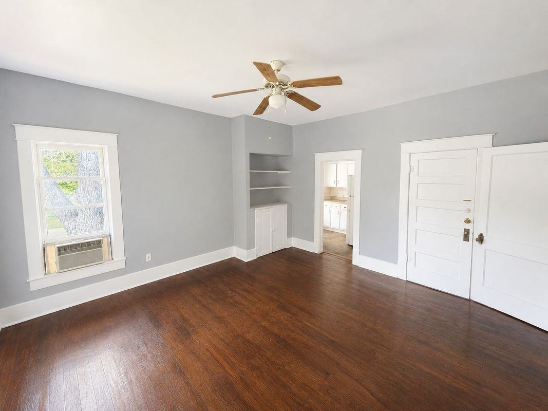 201 E Brin St ##3 - Photo 3 of 7