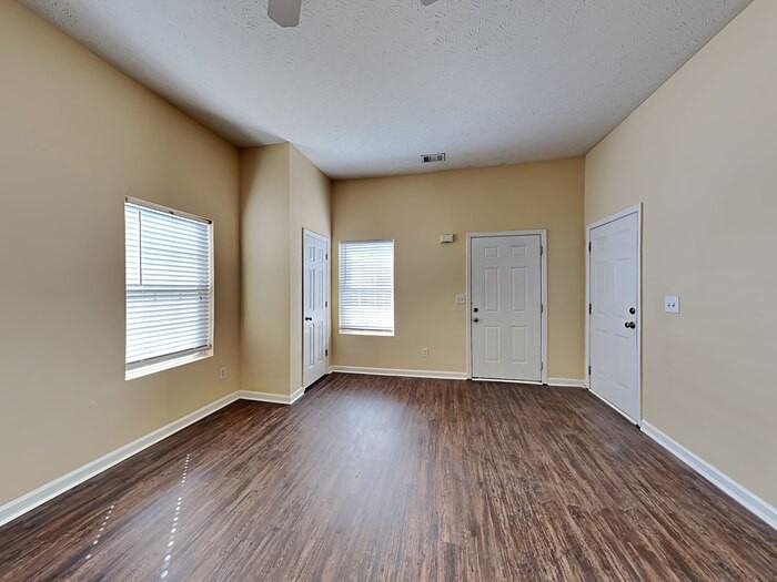1445 Lafayette Sq - Photo 4 of 18