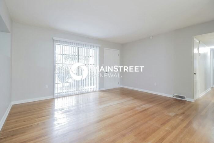 4304 Kildaire Ave - Photo 4 of 16