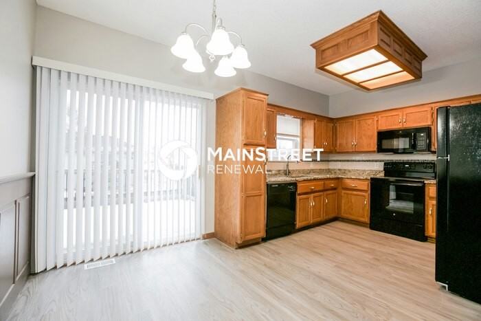 708 E 15th St - Photo 4 of 18