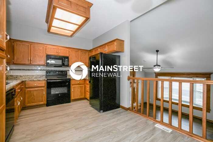 708 E 15th St - Photo 5 of 18