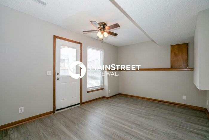 708 E 15th St - Photo 6 of 18