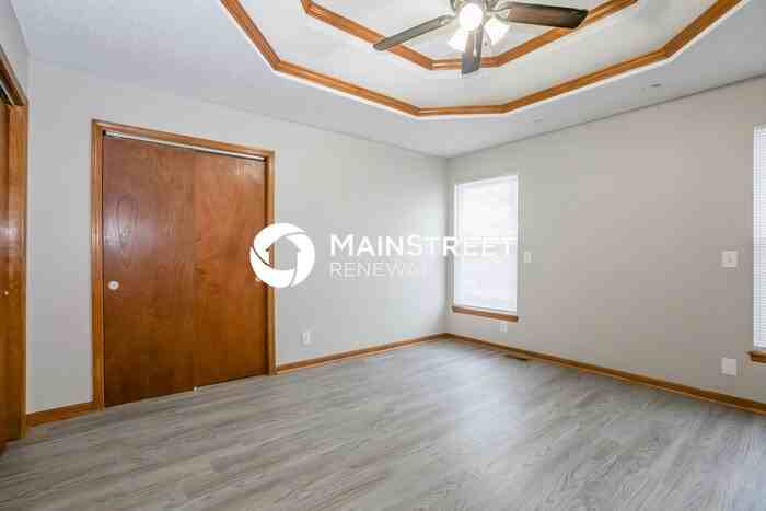 708 E 15th St - Photo 7 of 18