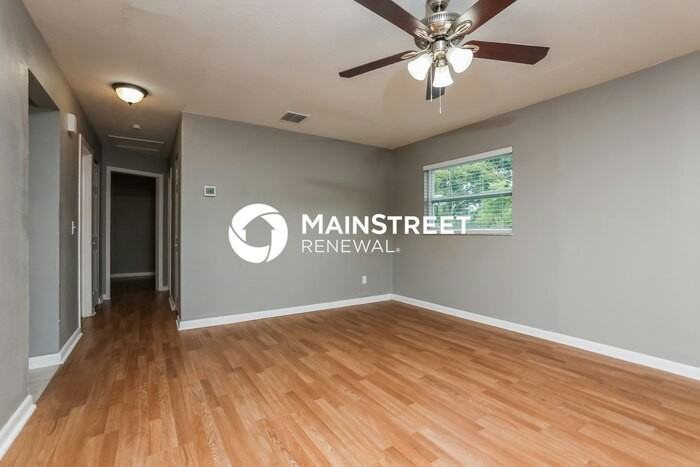 470 Sunnyview Cir - Photo 3 of 16