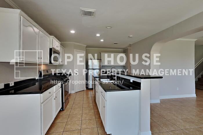 8803 Butterstone Ridge Ln - Photo 6 of 25