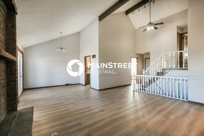 2817 Nw 5th St - Photo 4 of 18