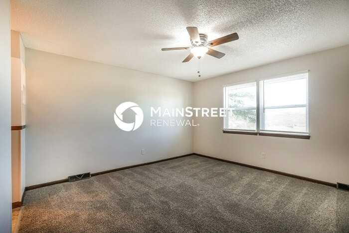 2817 Nw 5th St - Photo 7 of 18