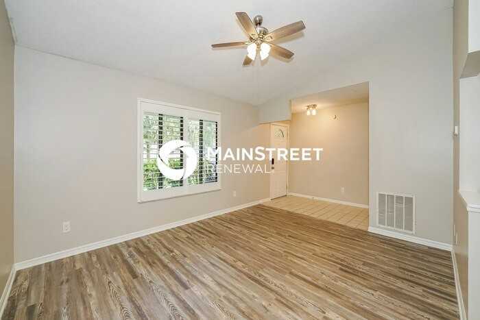 402 Fleming Ave - Photo 2 of 16