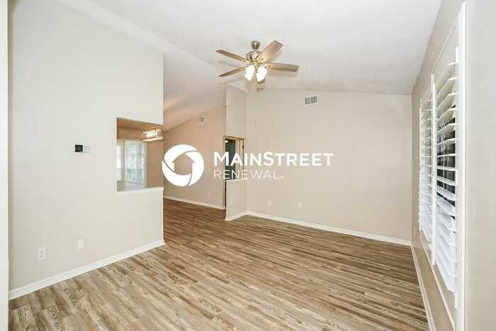 402 Fleming Ave - Photo 3 of 16