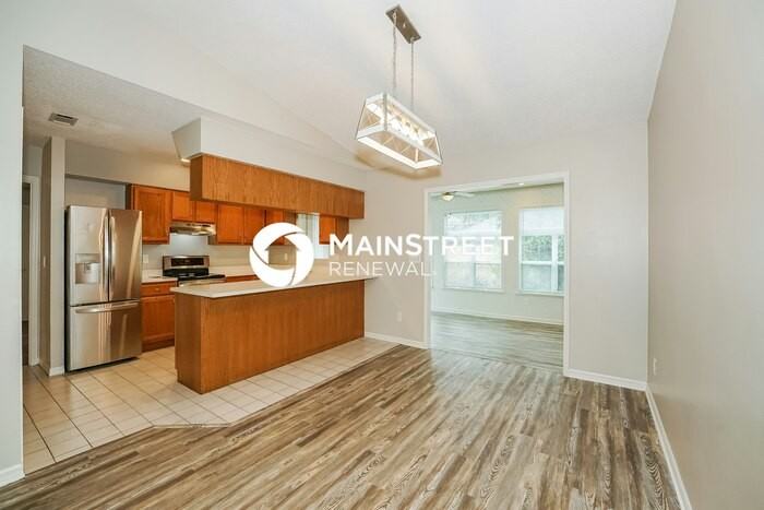 402 Fleming Ave - Photo 4 of 16
