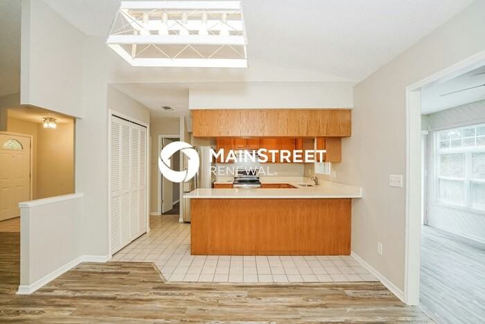 402 Fleming Ave - Photo 5 of 16