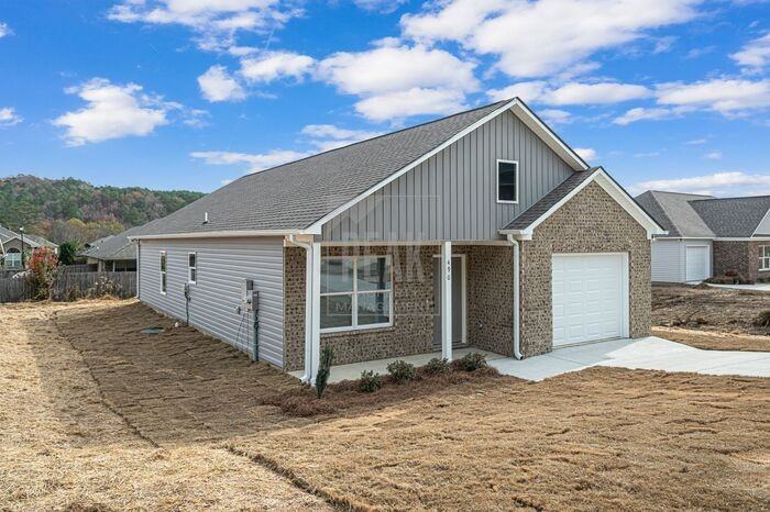 490 Woodland Cir - Photo 3 of 39