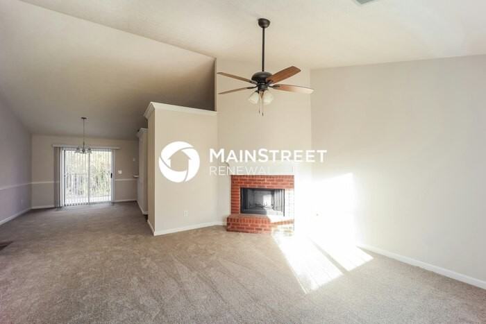 241 Fern Ct - Photo 4 of 16