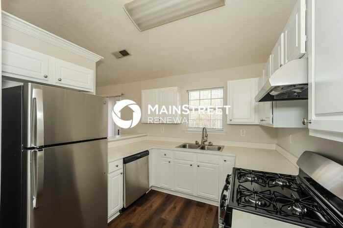 241 Fern Ct - Photo 7 of 16