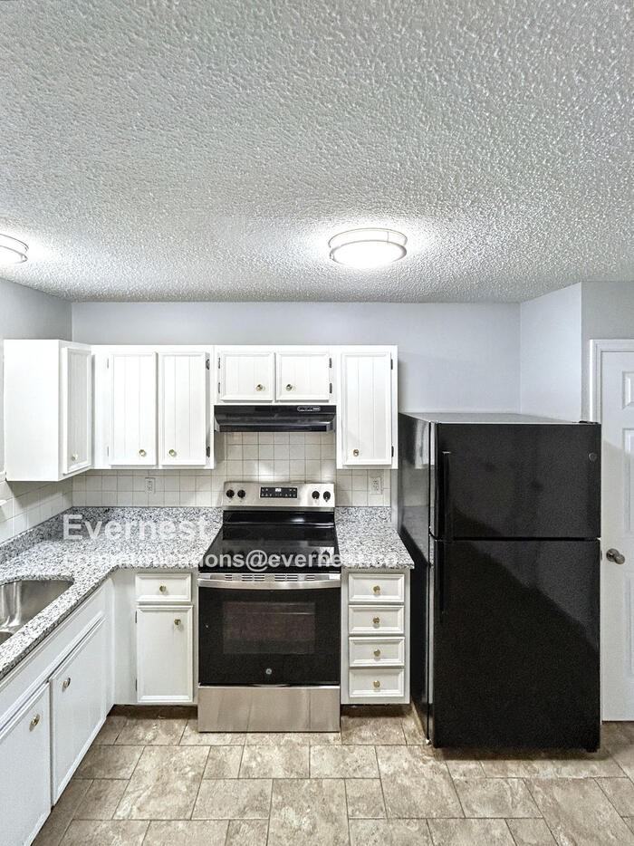 15686 Ninety-Third Avenue - Photo 3 of 23