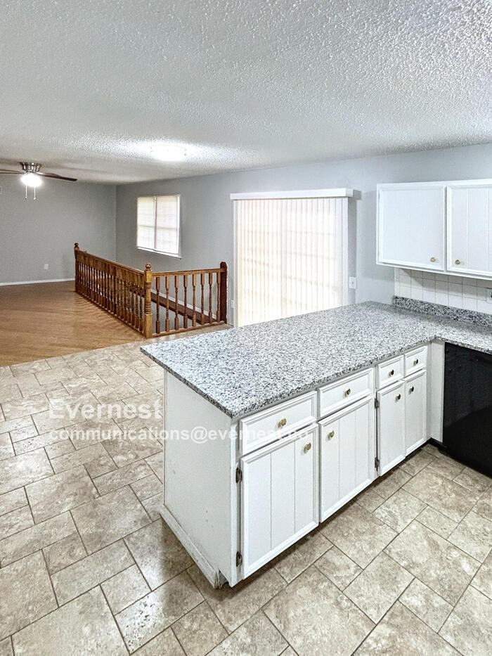 15686 Ninety-Third Avenue - Photo 4 of 23