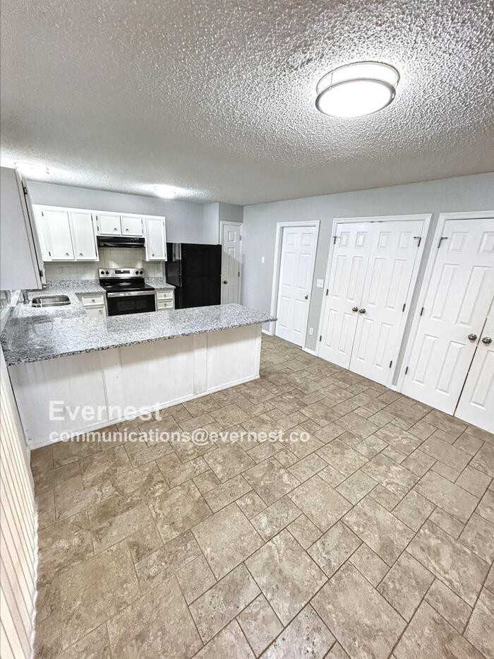 15686 Ninety-Third Avenue - Photo 5 of 23