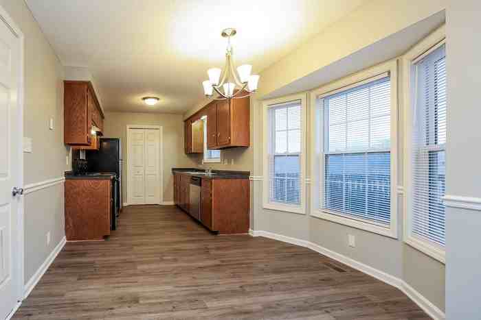 427 Sandburg Dr - Photo 5 of 12