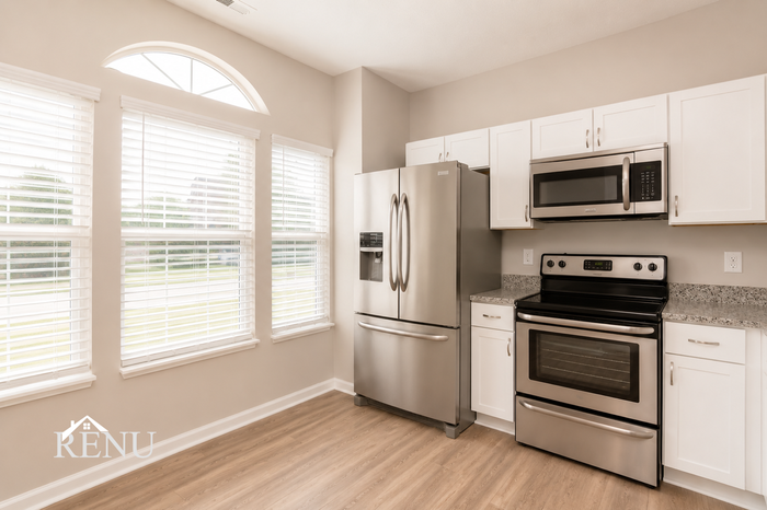 2710 Lucas Dr - Photo 4 of 23