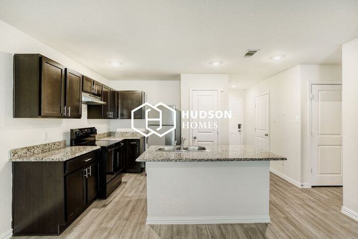 8521 Dosia St - Photo 5 of 14